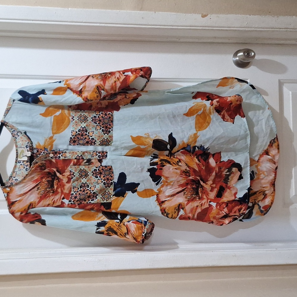 Fig and‎ Flower Anthropologie tunic size Small floral